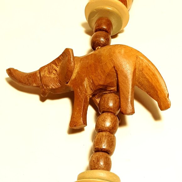 Safari Tribal Carved Lion Giraffe Elephant MOP Shell Wood Bead Necklace - Picture 4 of 7